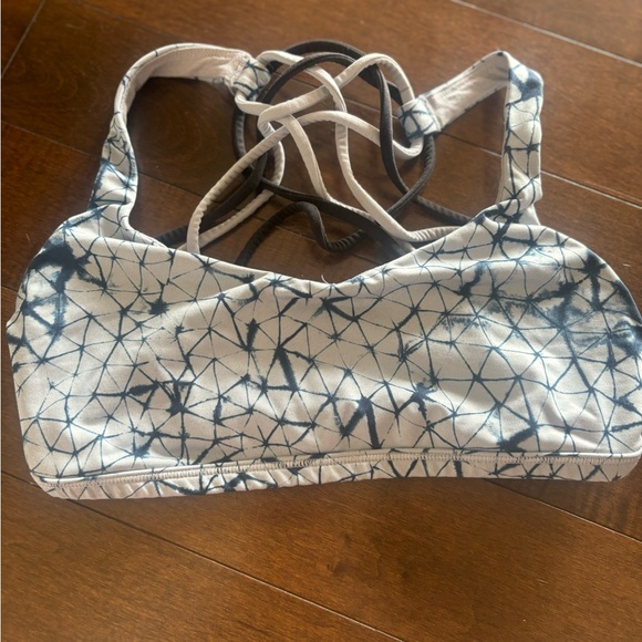 Lululemon free to be sports bra - Picture 1 of 3